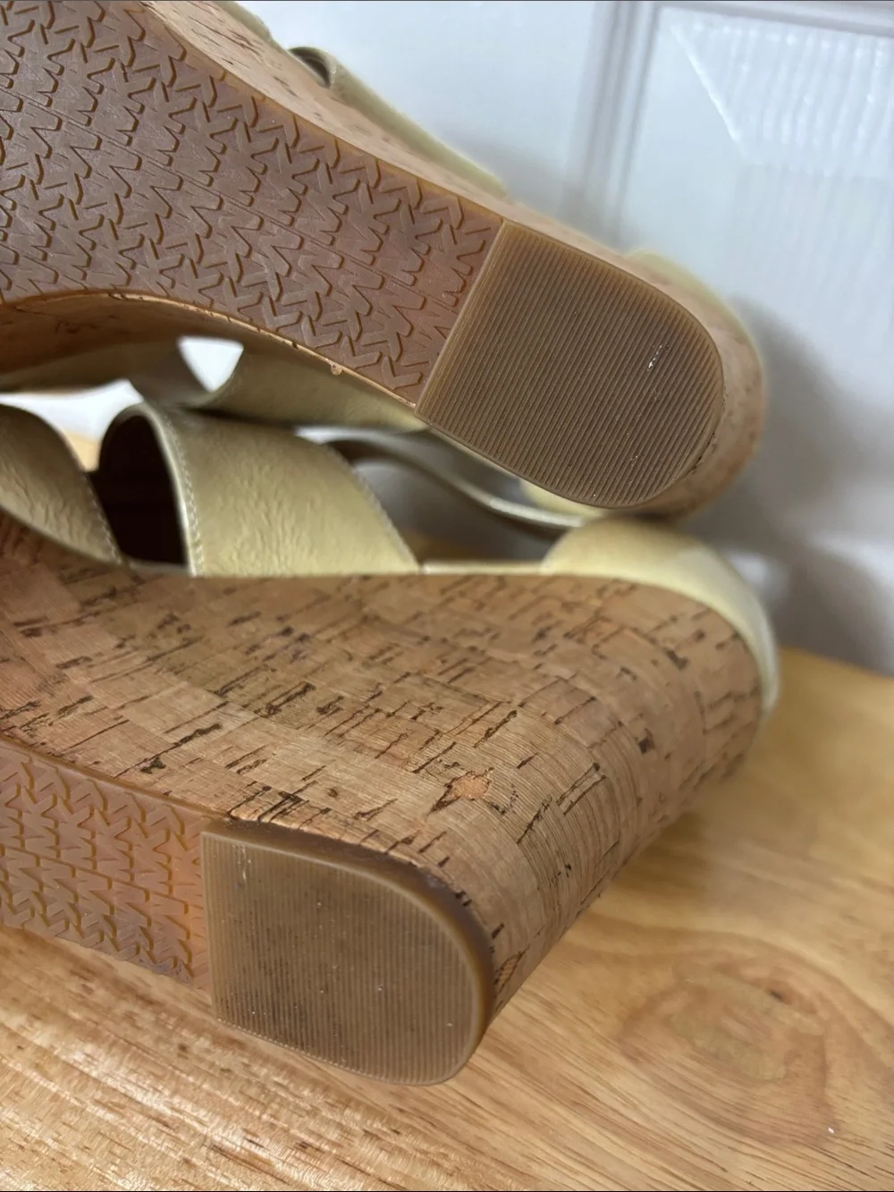 MICHAEL Micheal Kors Beige Patent Cork Wedge Sandals Size 8.5 neutral natural
